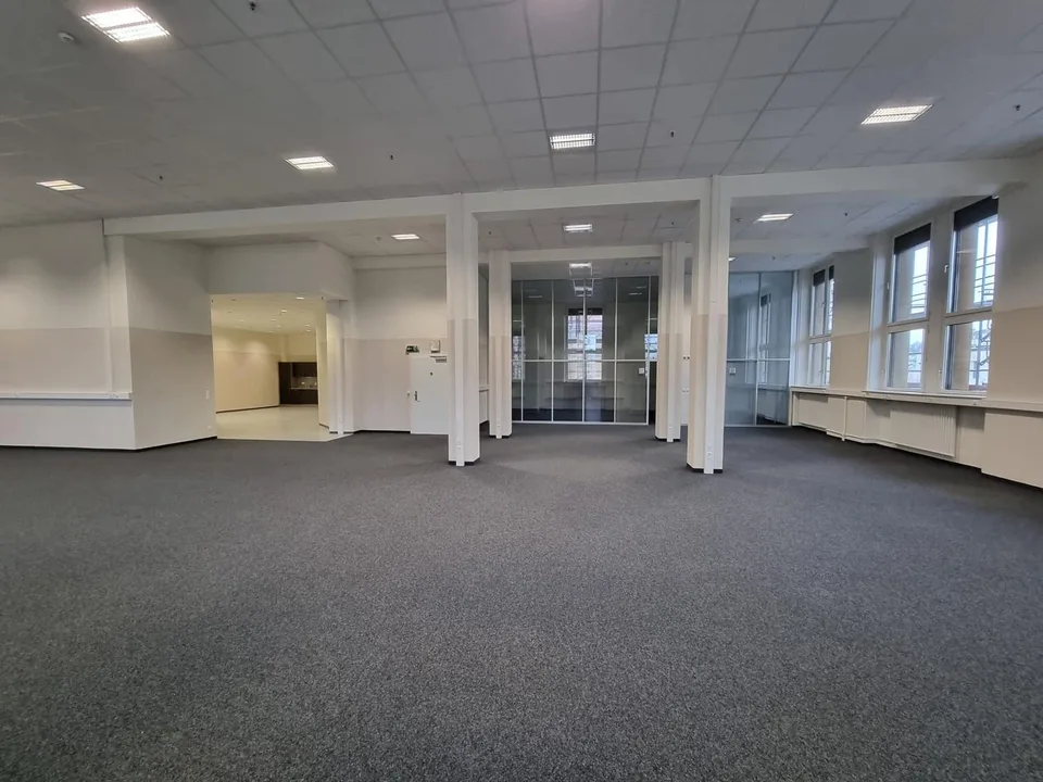 A louer surface de bureaux de 363 m2 avec coin cuisine