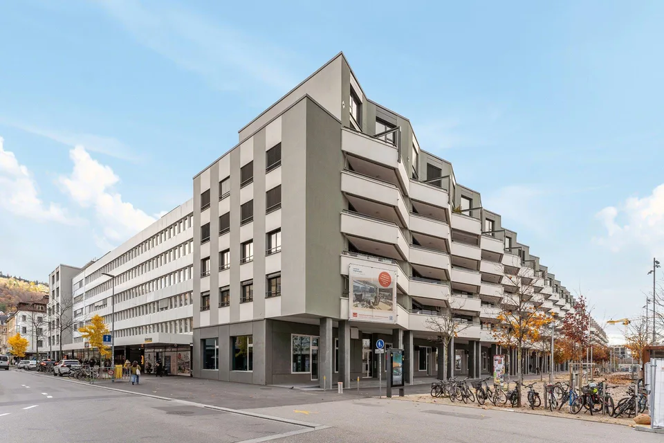 An der Esplanade: Bürofläche mit Balkon und Ausblick