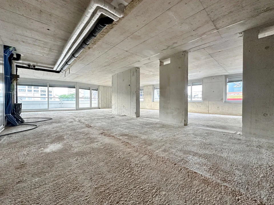 An der Esplanade: Bürofläche mit Balkon und Ausblick