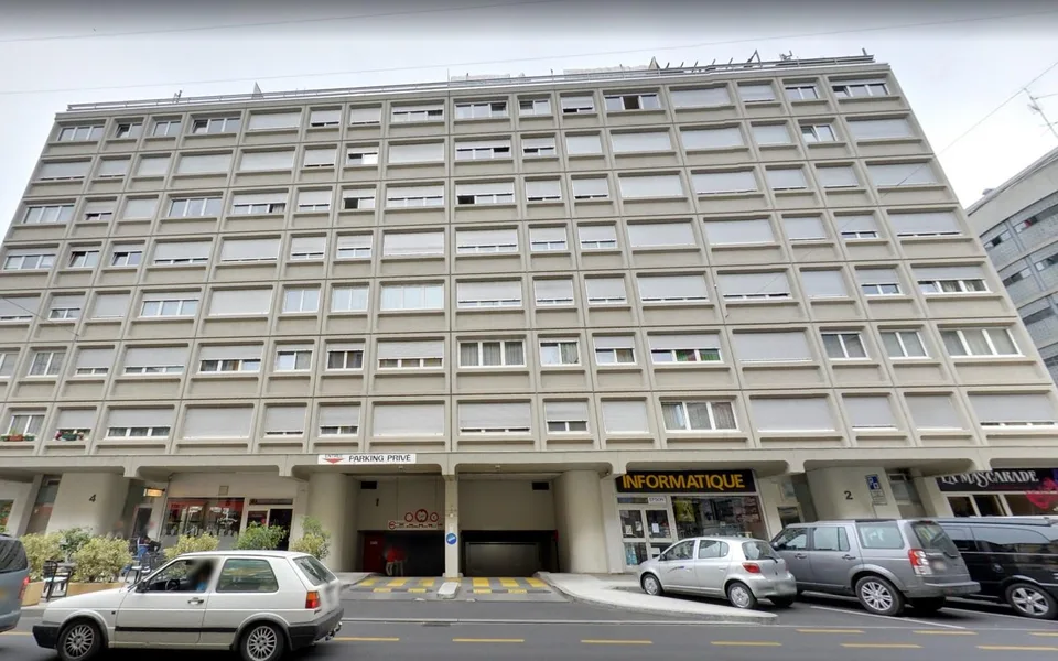 Une place de parc double proche du centre-ville