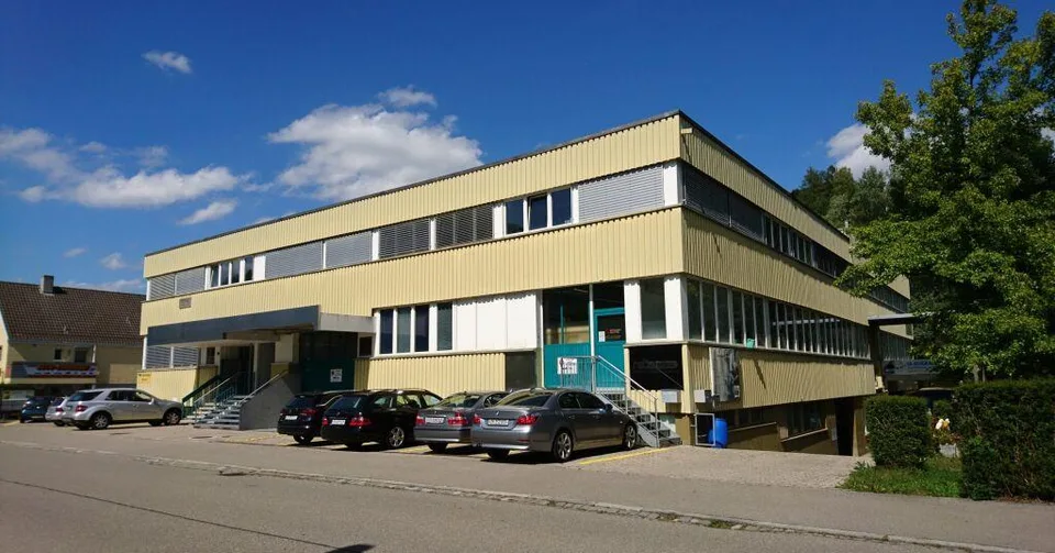 Helle Büro-/Ausstellungsfläche im 1. OG
