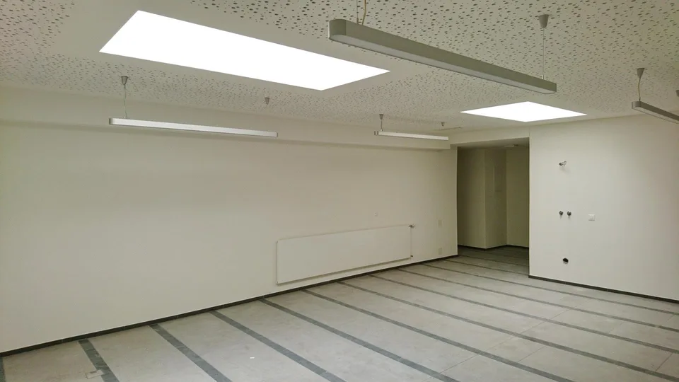 Helle Büro-/Ausstellungsfläche im 1. OG