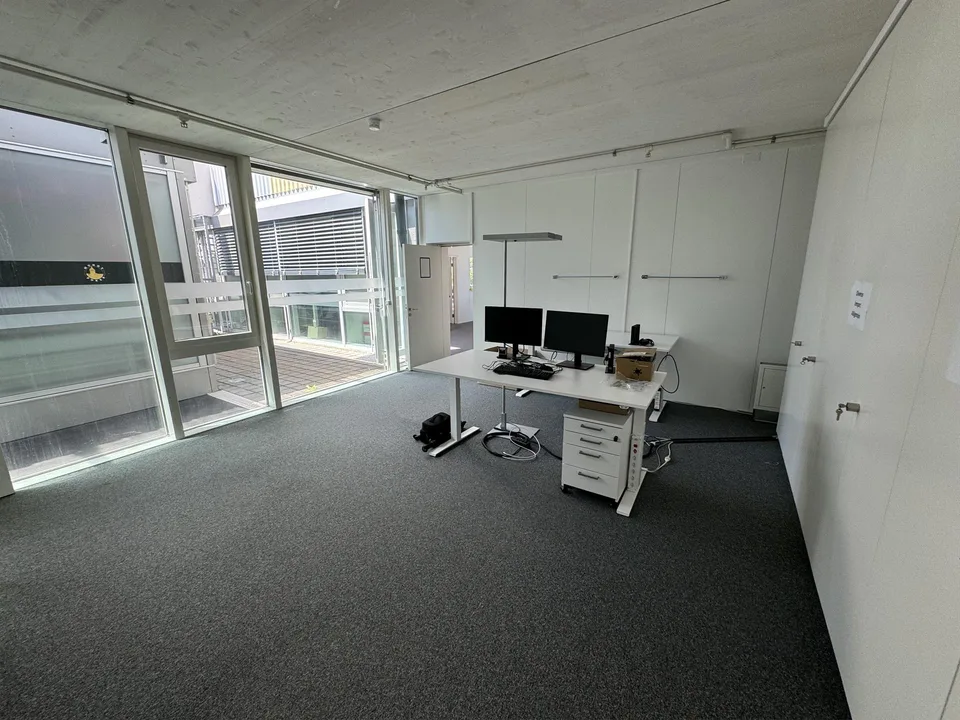 Zentrale Büro- und Gewerbefläche zu vermieten!