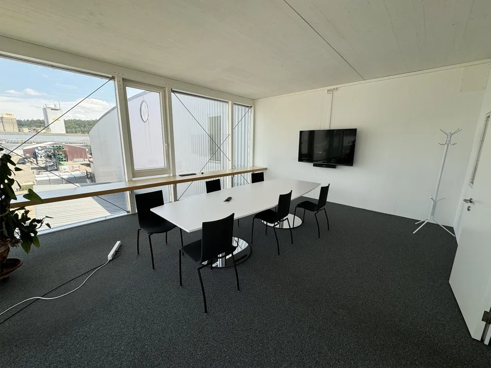 Zentrale Büro- und Gewerbefläche zu vermieten!
