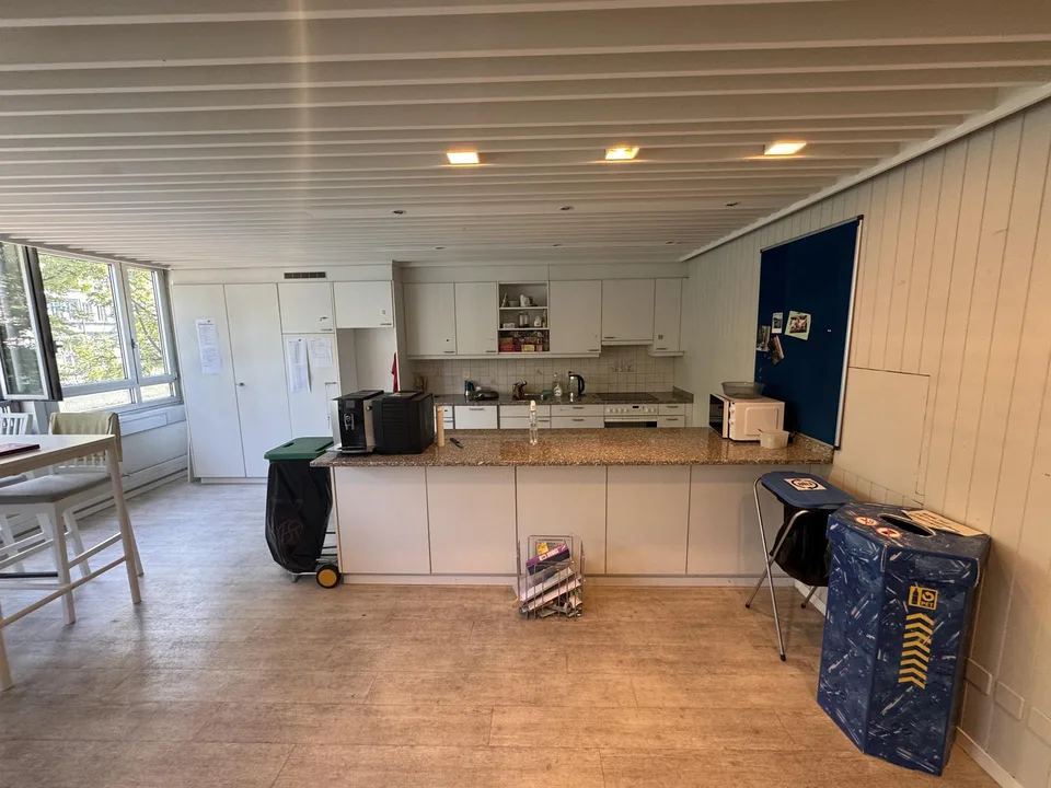 Zentrale Büro- und Gewerbefläche zu Vermieten!