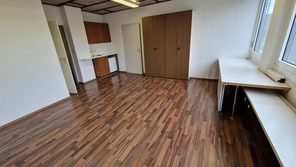 62 m2 Büroräume mit Einbauschränken an bester Lage in Oberwil