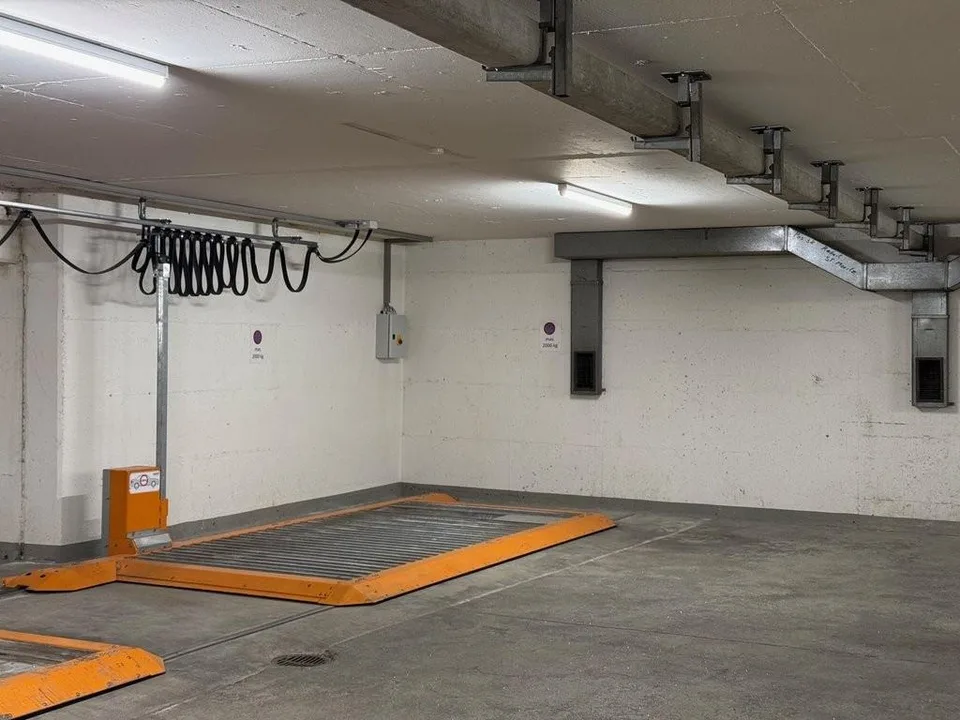 Exklusiver Tiefgaragenparkplatz im Herzen von St. Moritz zu vermieten!