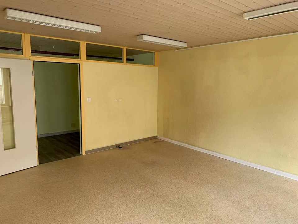Am Stadtrand von Liestal moderne Büro-, Gewerbe- und Lagerräume