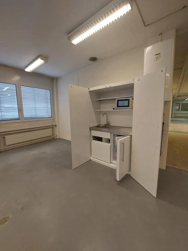 Grosszügiger Gewerberaum mit Weitblick à 335m2 im "Hirzi" Zollikofen