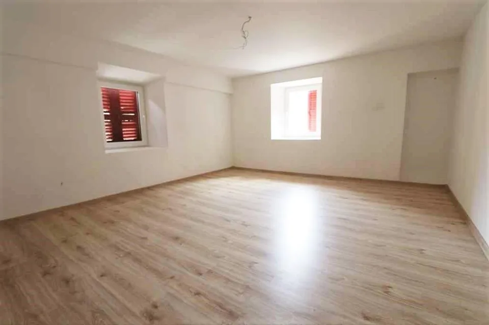 3 1/2-Zimmer-Wohnung im Erdgeschoss / Appratamento di 3 1/2 locali...
