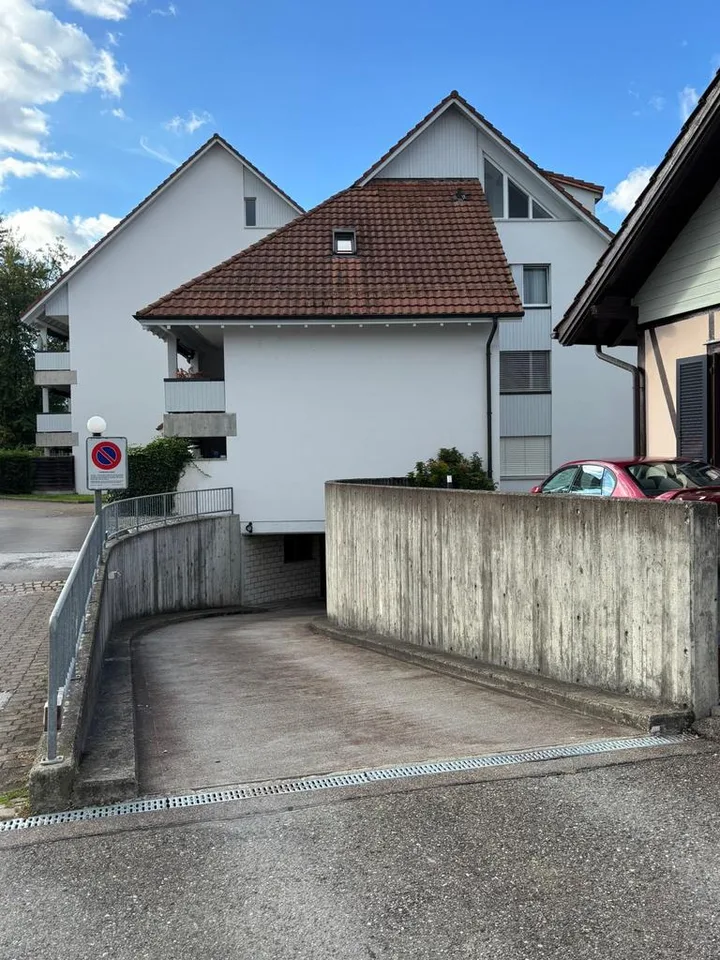 Motorradplatz zu vermieten (1/2 Autoabstellplatz)