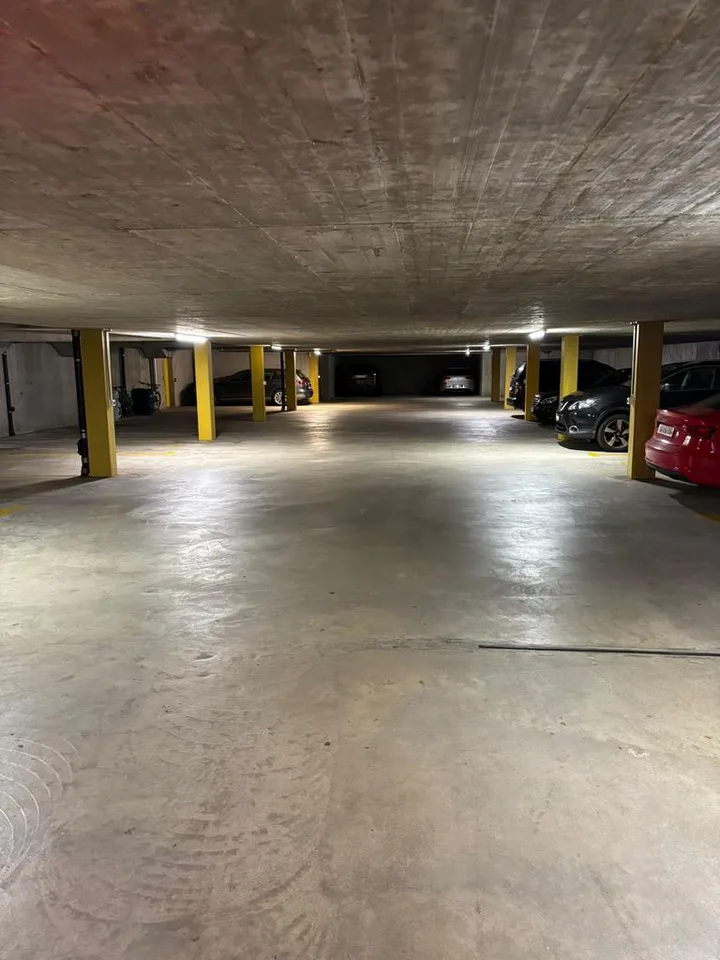 Motorradplatz zu vermieten (1/2 Autoabstellplatz)