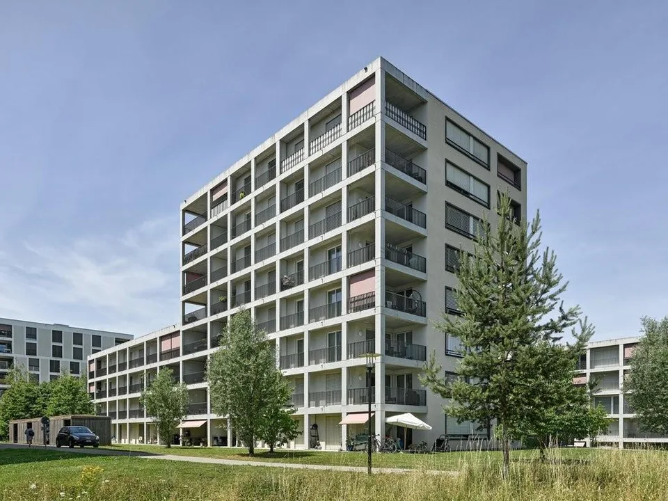 Motorrad Parkplatz in Einstellhalle