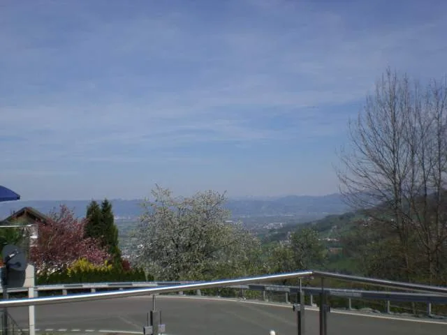 Wohnen über dem Bodensee in Minergiehaus