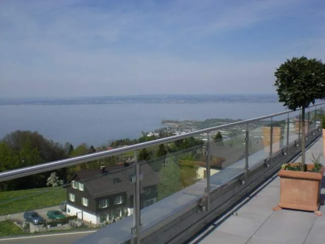 Wohnen über dem Bodensee in Minergiehaus