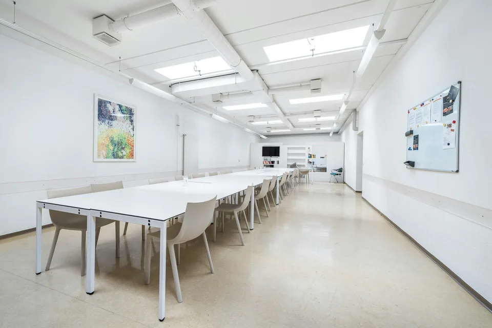 600 oder 1'300 m2 5,5 m hohe Shedhalle mit grosszügiger Anlieferung... – Foto 12 von 12