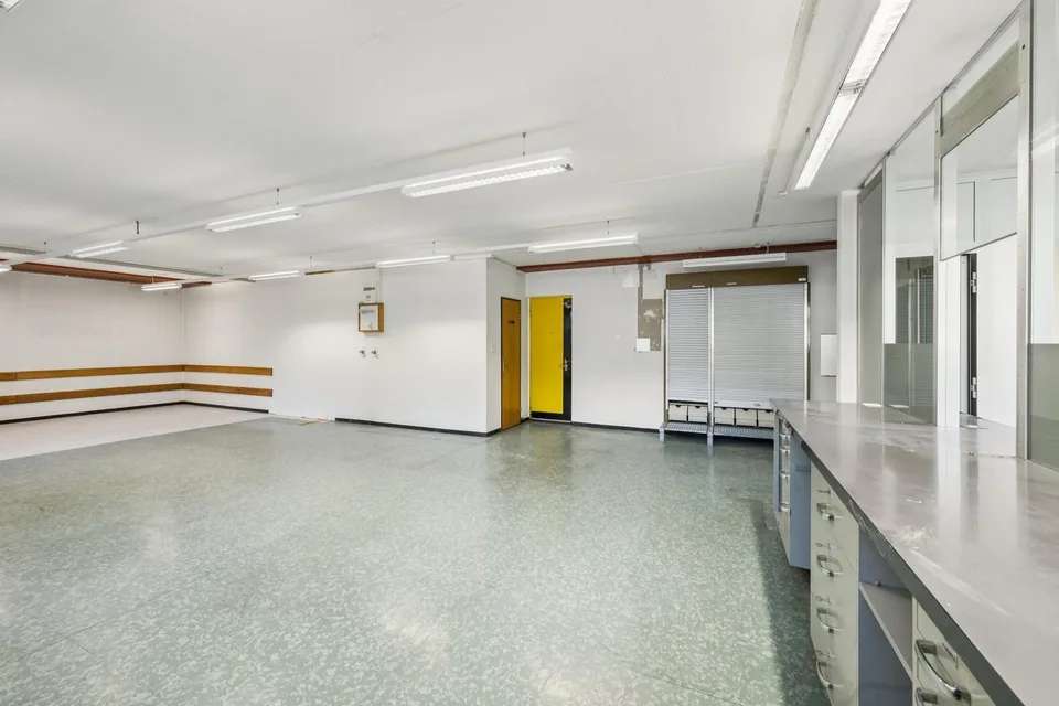 Spacieux bureaux à louer à Develier