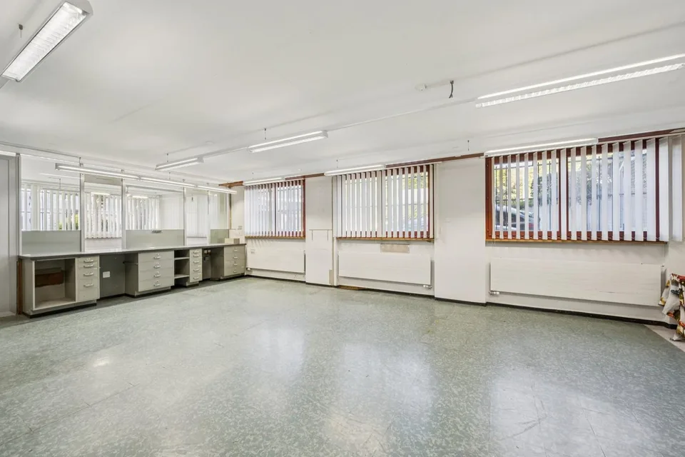 Spacieux bureaux à louer à Develier – photo 9 sur 12