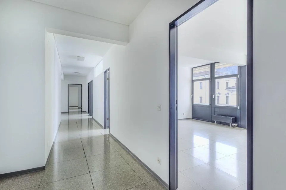 Ufficio in centro a Chiasso vis-a-vis la stazione FFS