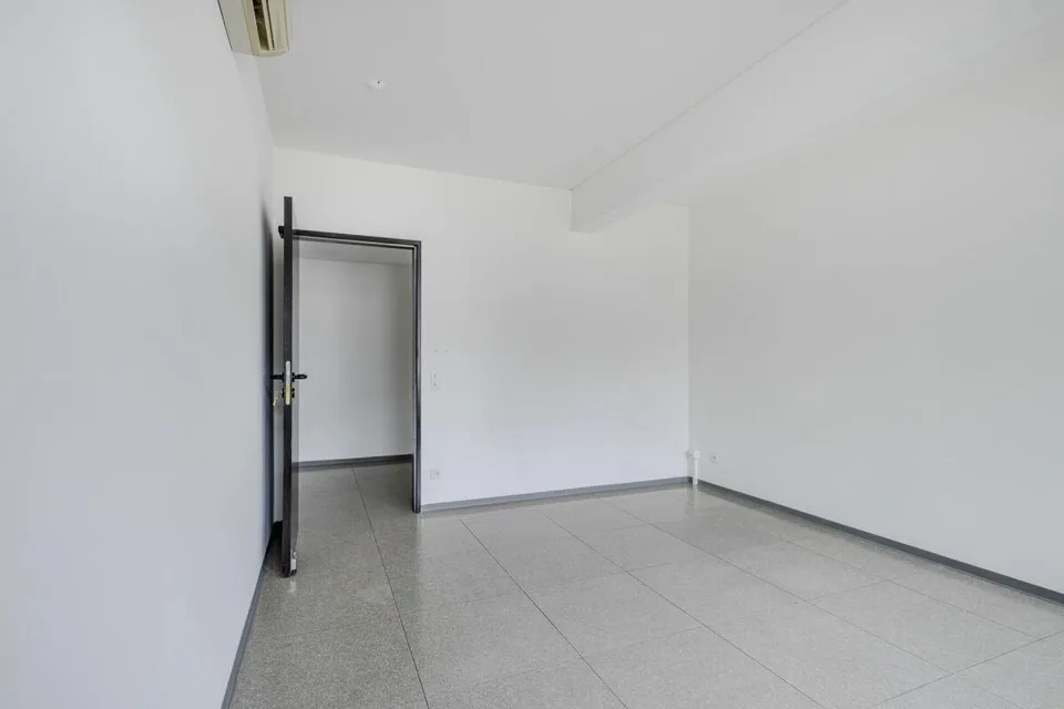 Ufficio in centro a Chiasso vis-a-vis la stazione FFS