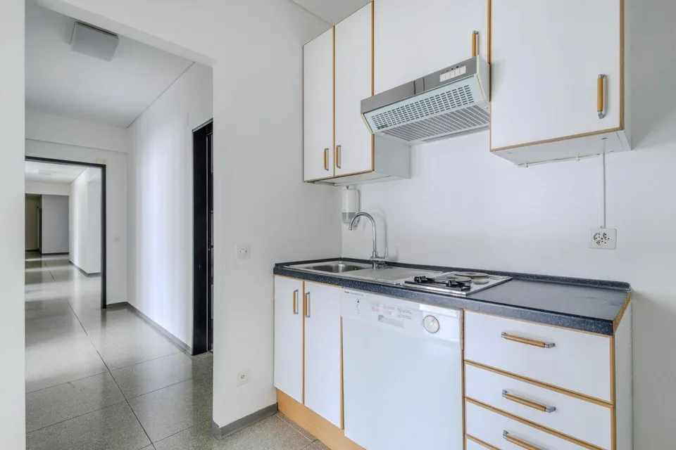Ufficio in centro a Chiasso vis-a-vis la stazione FFS