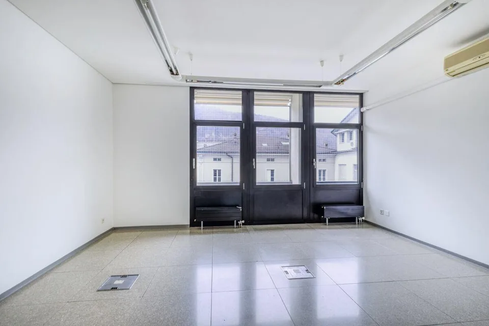 Ufficio in centro a Chiasso vis-a-vis la stazione FFS – Foto 6 von 9