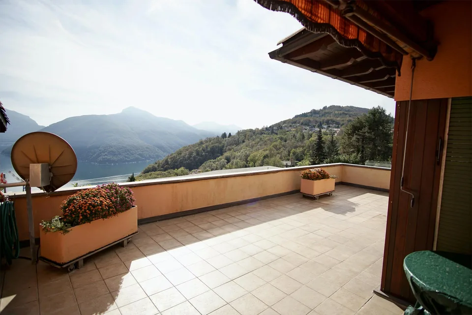 Spazioso appartamento di 2,5 locali con terrazza di 44 m2 e vista mozz
