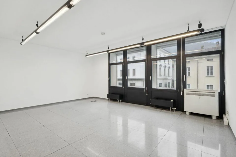 Ufficio in centro a Chiasso vis-a-vis la stazione FFS