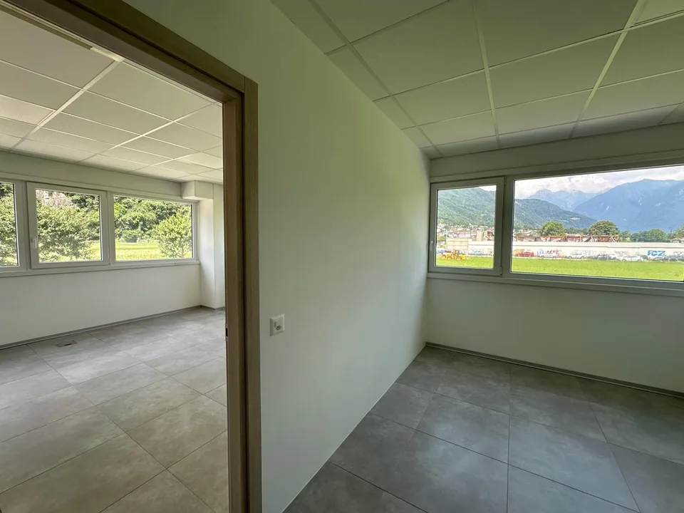 affittasi uffici di diverse metrature e capannone