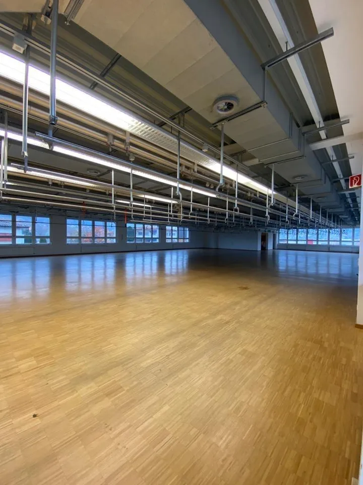 700m2  Büro /Gewerbe/ Verkauf / Produktions-/Lagerfläche