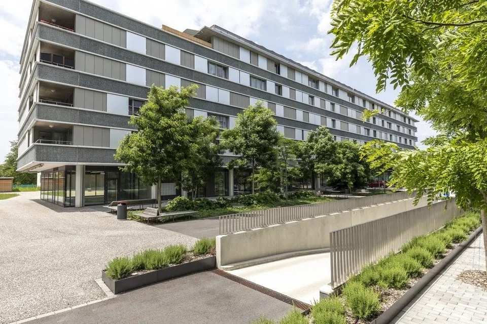 Quartier en pleine expansion, diverses arcades, au gré du preneur
