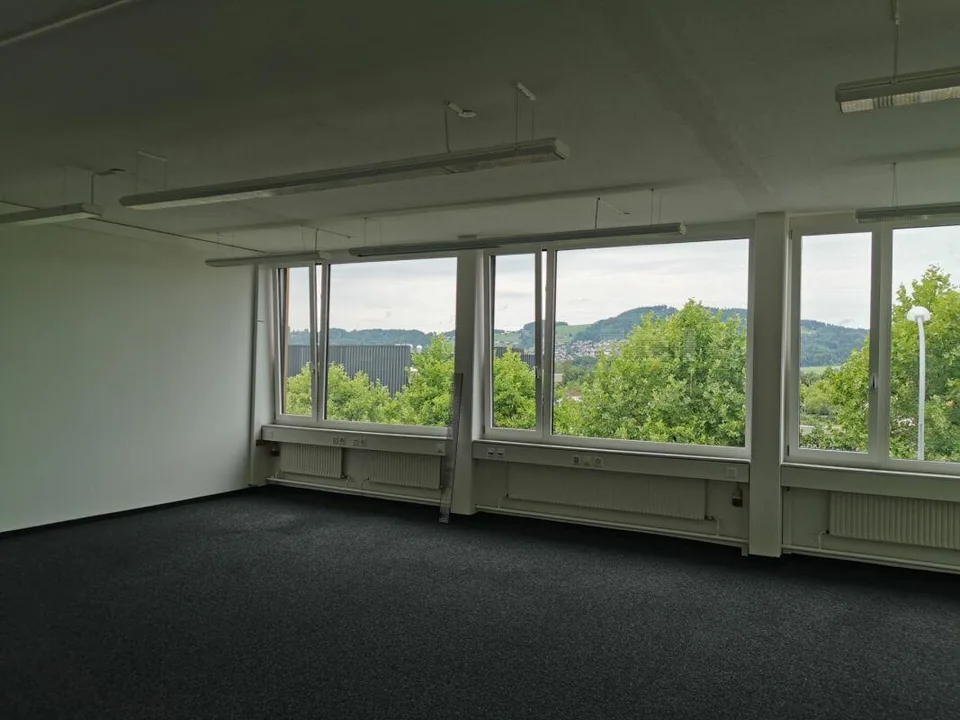 Büroraum mit gemeinsamem Empfang & Küche