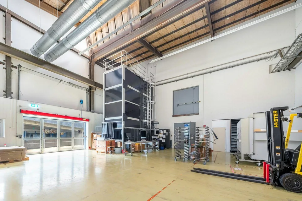 Ihr Produktionsstandort mit hoher Halle, grossen Toren, hoher Boden...
