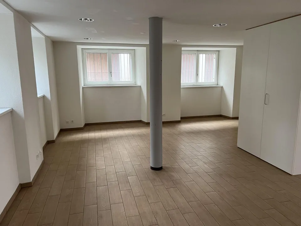 Grosser und geräumiger Gewerberaum/Büro an zentraler Lage in Mellingen