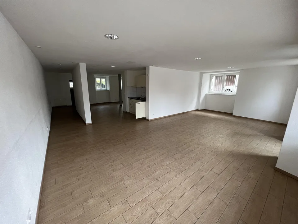 Grosser und geräumiger Gewerberaum/Büro an zentraler Lage in Mellingen