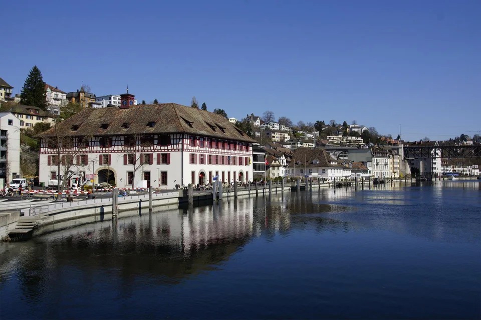 Arbeiten im historischen Güterhof am Rhein