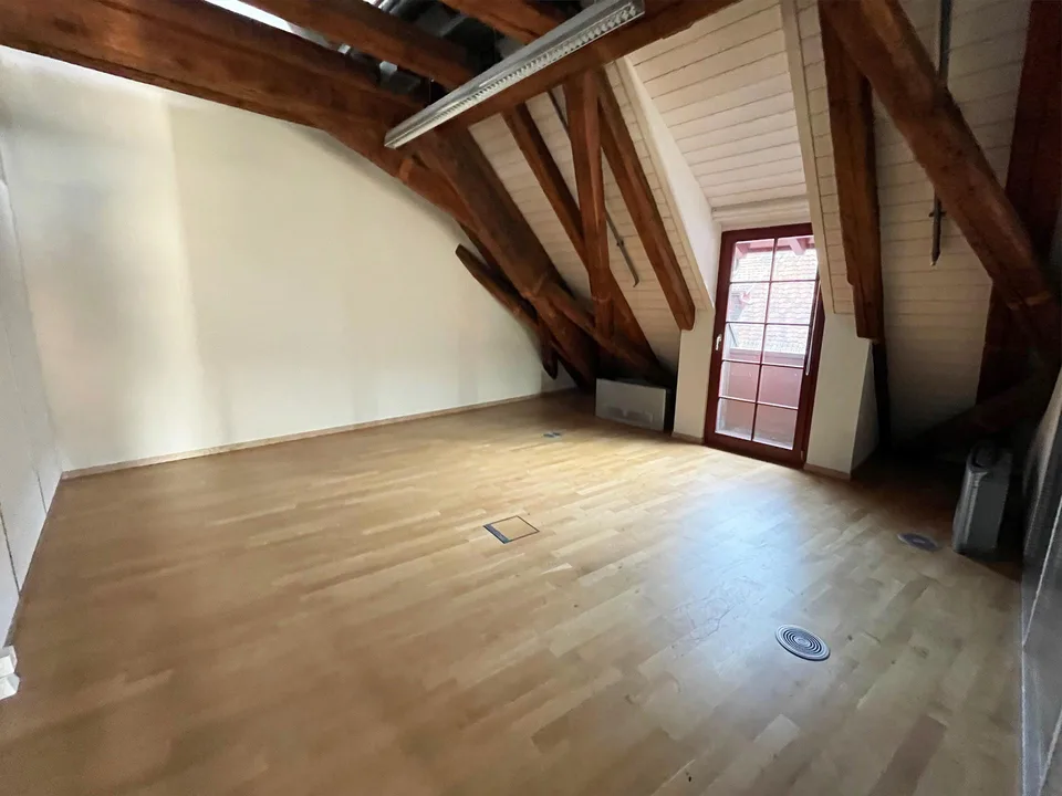 Arbeiten im historischen Güterhof am Rhein