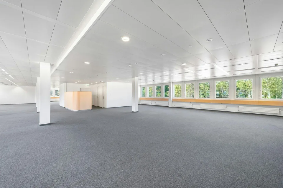 Bezugsfertige, hochwertig ausgebaute Büroflächen in Flughafennähe!