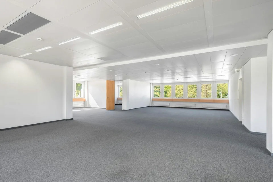 Bezugsfertige, hochwertig ausgebaute Büroflächen in Flughafennähe!