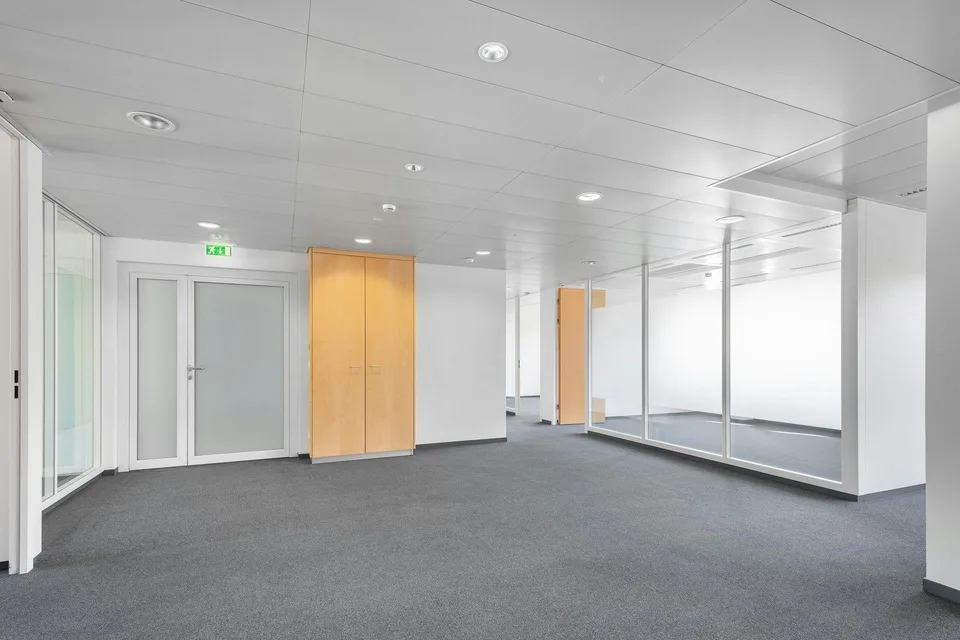 Bezugsfertige, hochwertig ausgebaute Büroflächen in Flughafennähe!