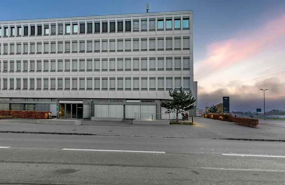 Bezugsfertige, hochwertig ausgebaute Büroflächen in Flughafennähe!