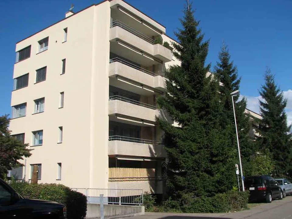 Einstellhallenplatz Farnsburgstrasse 1/3  in Pratteln