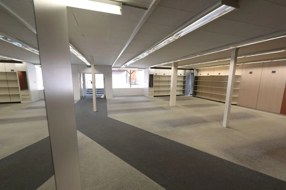 Grosses Ladenlokal für Gewerbe im Erdgeschoss
