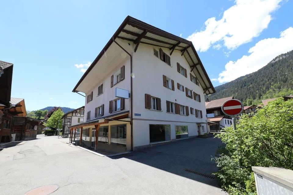 Grosses Ladenlokal für Gewerbe im Erdgeschoss – Foto 16 von 17