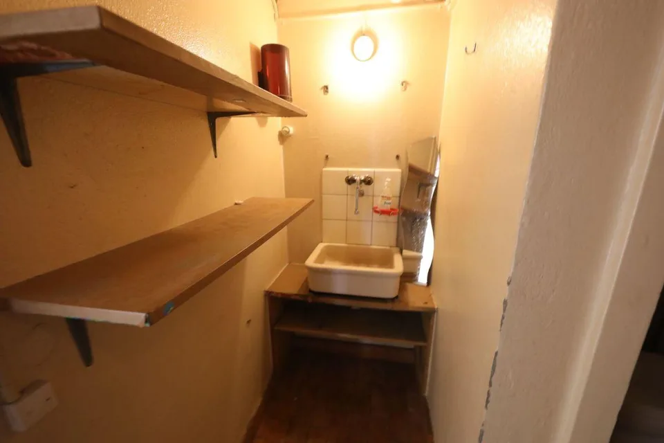 Grosses Ladenlokal für Gewerbe im Erdgeschoss – Foto 13 von 17