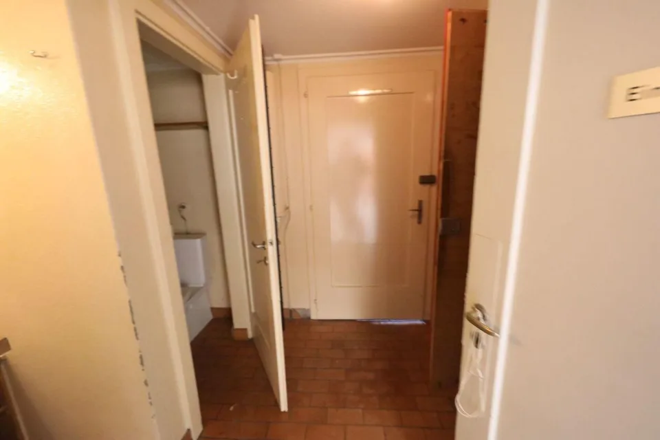 Grosses Ladenlokal für Gewerbe im Erdgeschoss – Foto 12 von 17