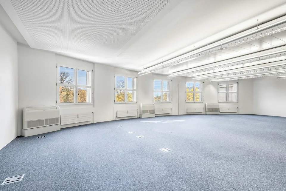 PLAZA | Ausgebaute Bürofläche mit Sitzungszimmern