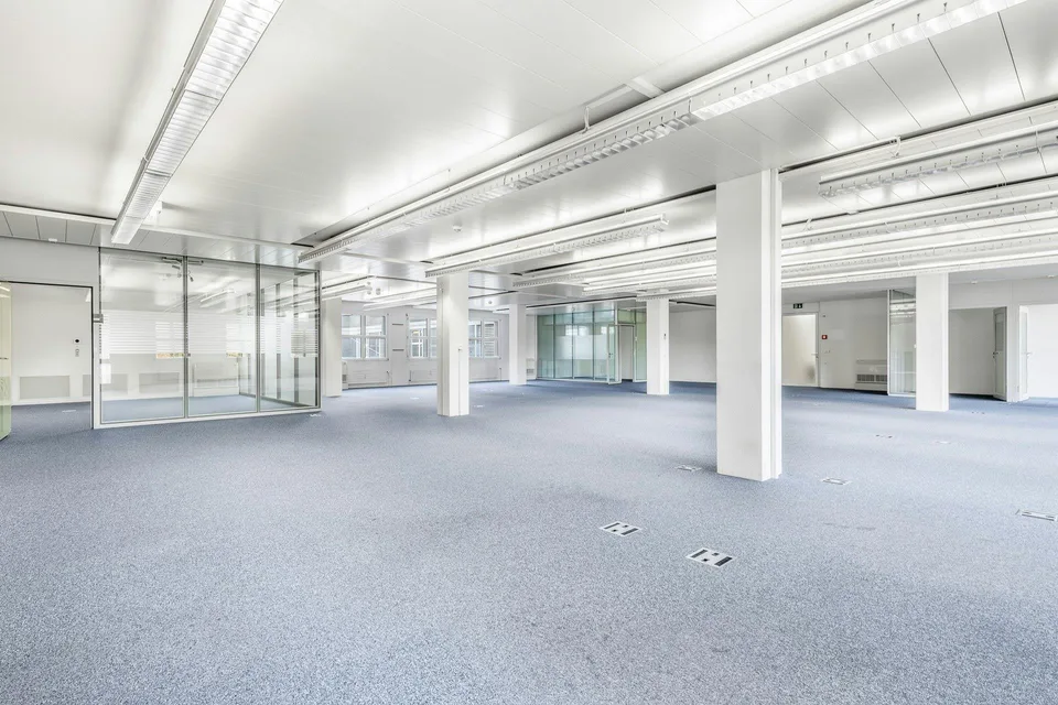 PLAZA | Ausgebaute Bürofläche mit Sitzungszimmern