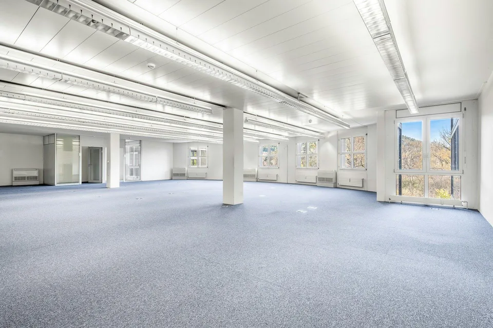 PLAZA | Ausgebaute Bürofläche mit Sitzungszimmern