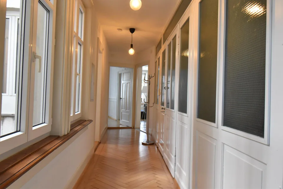 sonnige, möblierte  Jugendstilwohnung